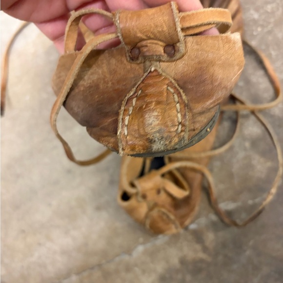 Vintage Tan Leather Women's Shoes lace up moccasins native american - Picture 3 of 4